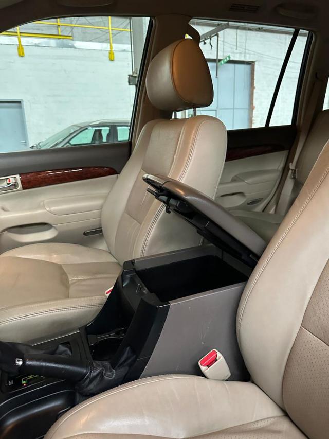 TOYOTA Land Cruiser usata, con Bracciolo