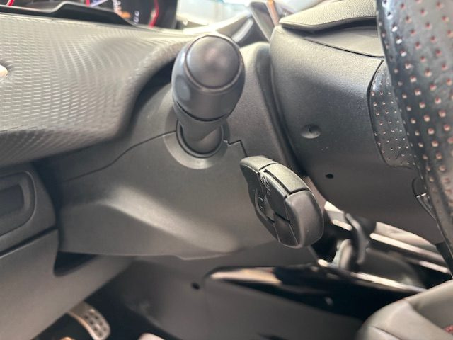 PEUGEOT 2008 usata, con Sensori di parcheggio posteriori