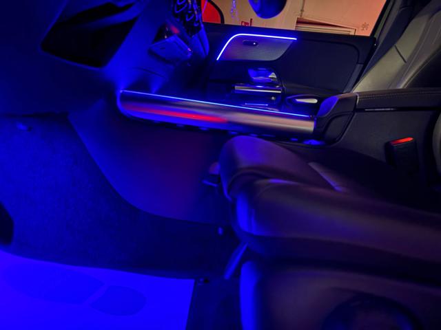 MERCEDES-BENZ GLA 200 usata, con Sensori di parcheggio anteriori
