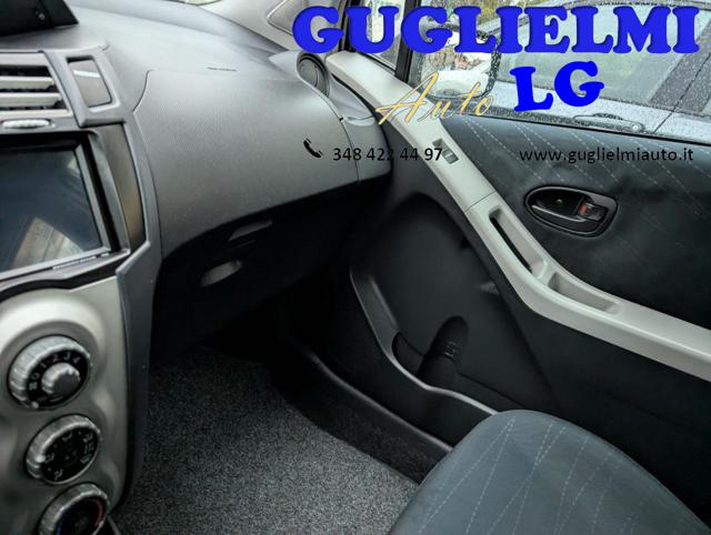 TOYOTA Yaris usata, con Autoradio digitale