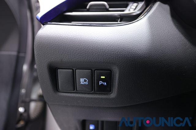 TOYOTA C-HR usata, con Autoradio digitale