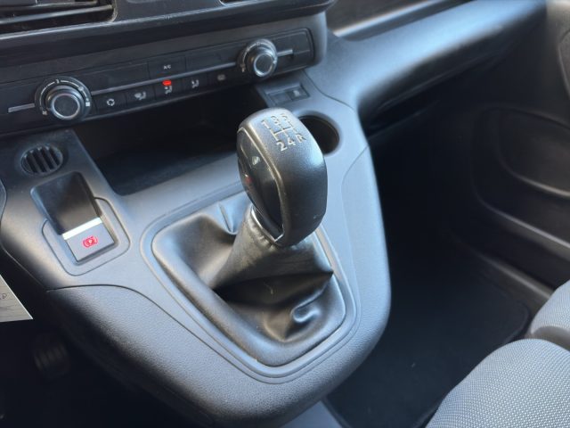 OPEL Combo usata, con Sensori di parcheggio posteriori