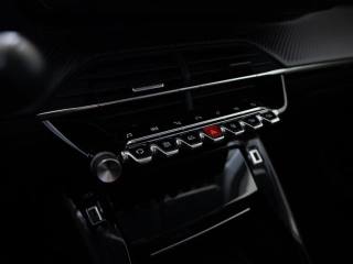PEUGEOT 2008 usata, con Isofix
