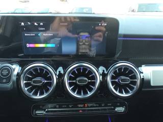 MERCEDES-BENZ GLB 200 usata, con Fari LED