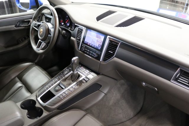 PORSCHE Macan usata, con Bracciolo