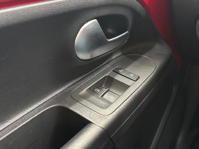 VOLKSWAGEN up! usata, con Airbag testa