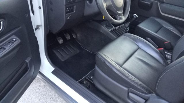 SUZUKI Jimny usata, con Servosterzo