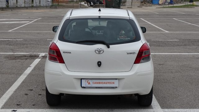 TOYOTA Yaris usata, con Autoradio