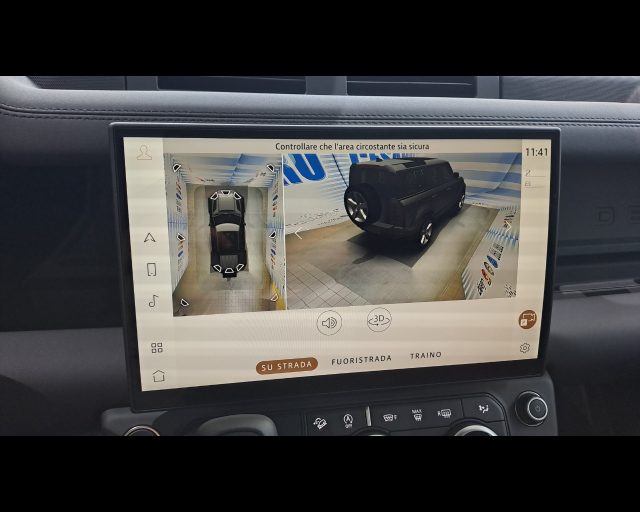 LAND ROVER Defender usata, con Autoradio digitale