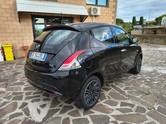 LANCIA Ypsilon usata, con Autoradio