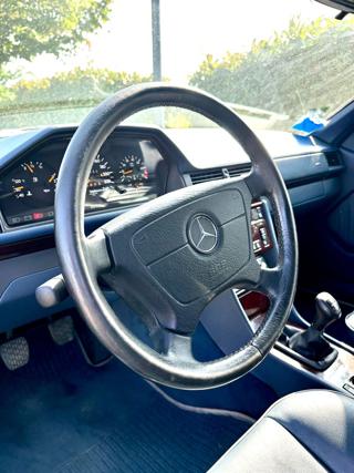 MERCEDES-BENZ E 200 usata, con Specchietti laterali elettrici