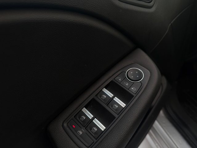 RENAULT Clio usata, con Specchietti laterali elettrici