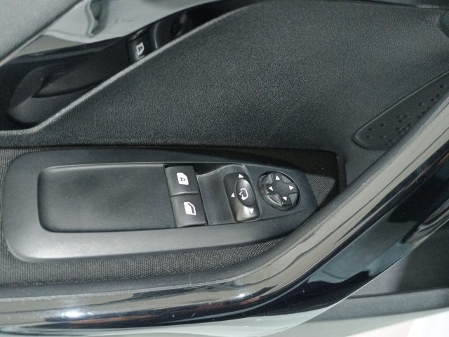 PEUGEOT 208 usata, con Sensore di luce