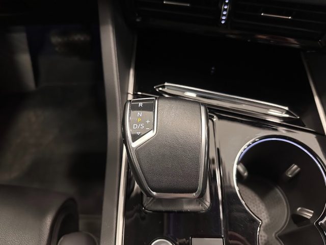 VOLKSWAGEN Touareg usata, con USB