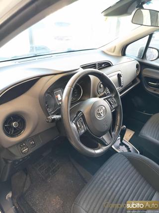 TOYOTA Yaris usata 18