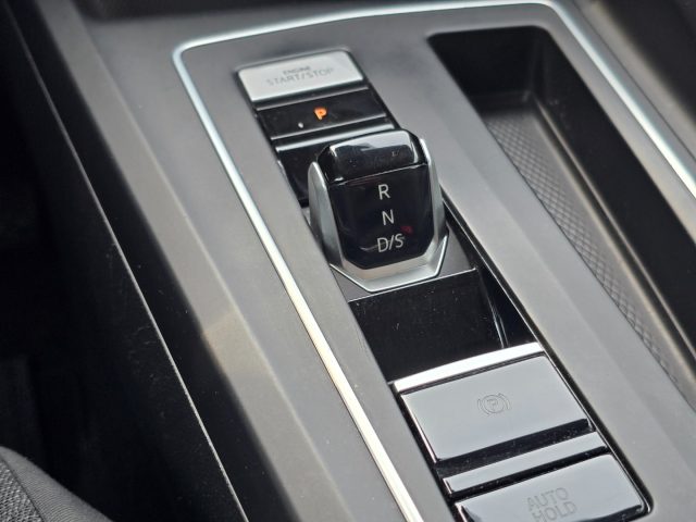 VOLKSWAGEN Golf usata, con Touch screen