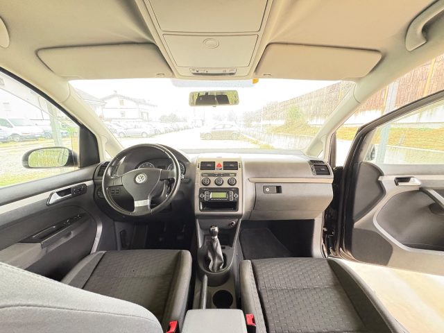 VOLKSWAGEN Touran usata, con Pneumatici estivi