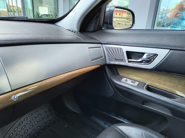 JAGUAR XF usata, con Specchietti laterali elettrici