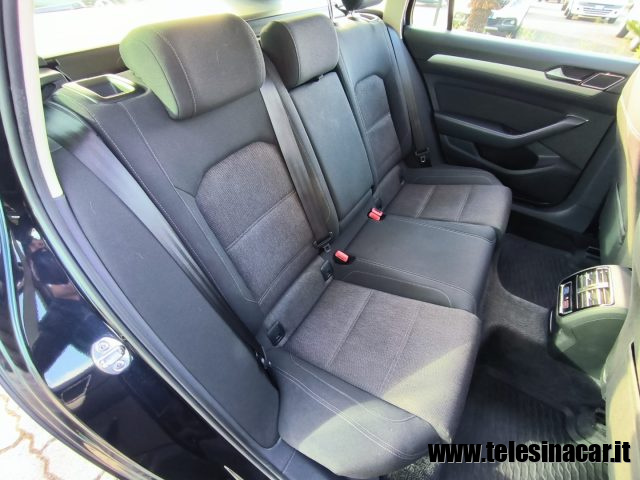 VOLKSWAGEN Passat Variant usata, con Airbag testa