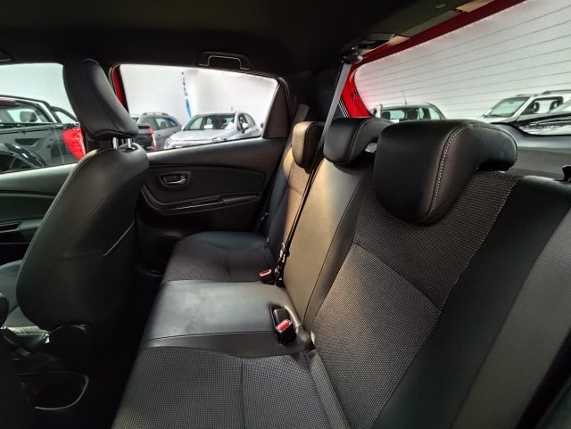 TOYOTA Yaris usata 24