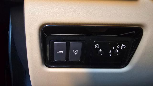 JAGUAR XE usata, con Servosterzo