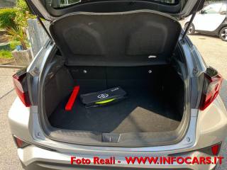 TOYOTA C-HR usata, con USB