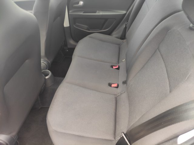 VOLKSWAGEN up! usata 21