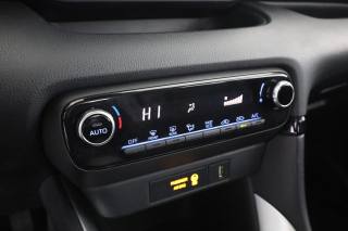 TOYOTA Yaris usata 8