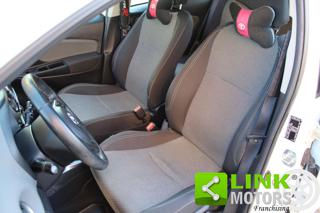 TOYOTA Yaris usata 16