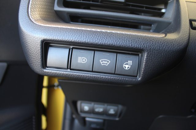 TOYOTA Prius Plug-in usata 24