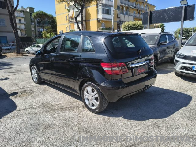 MERCEDES-BENZ B 180 usata, con Autoradio