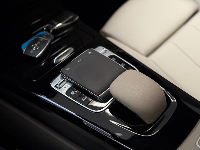 MERCEDES-BENZ CLA 180 usata, con Sedile posteriore sdoppiato