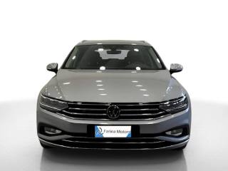 VOLKSWAGEN Passat Variant usata, con Airbag