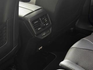 PEUGEOT 5008 usata, con Volante in pelle