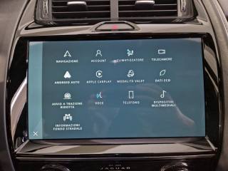 JAGUAR E-Pace usata, con Volante in pelle