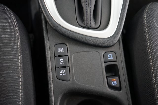 TOYOTA Yaris usata, con Bracciolo