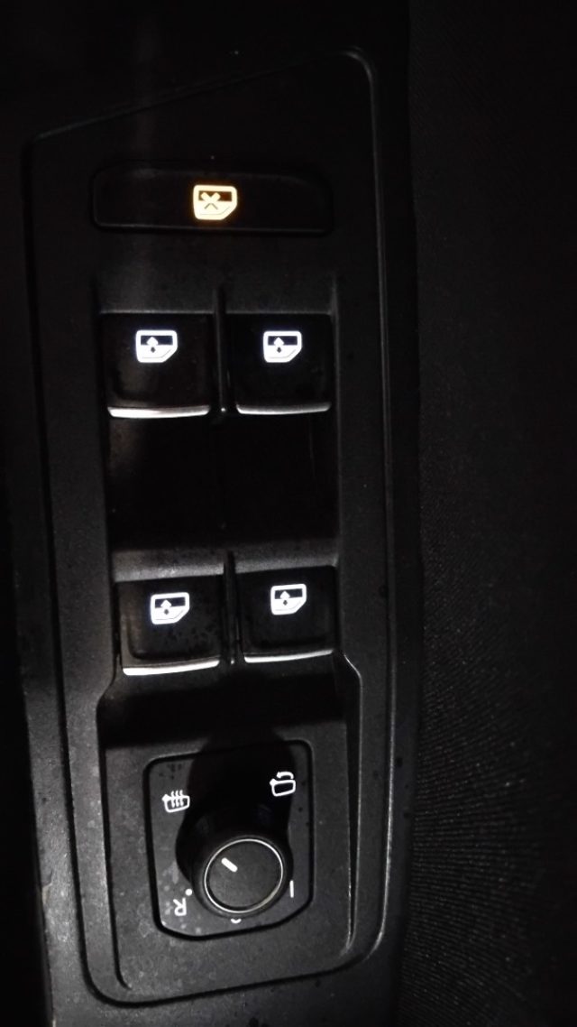 VOLKSWAGEN T-Roc usata, con Autoradio digitale