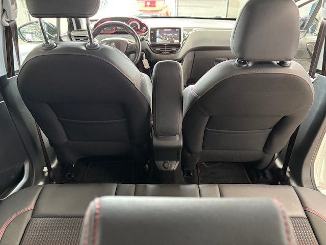 PEUGEOT 2008 usata, con Airbag testa