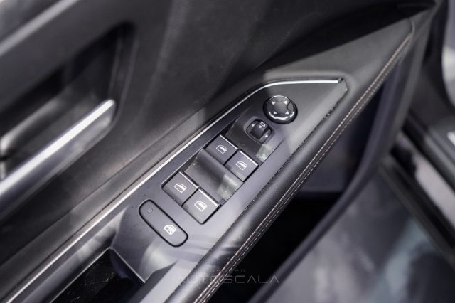 PEUGEOT 5008 usata, con Climatizzatore