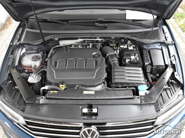 VOLKSWAGEN Passat Variant usata, con ESP