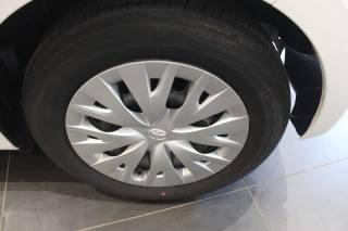 TOYOTA Yaris usata, con Specchietti laterali elettrici