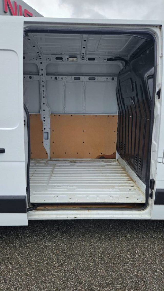 NISSAN NV400 usata 9