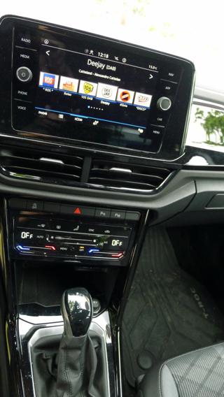 VOLKSWAGEN T-Roc usata, con Controllo automatico clima