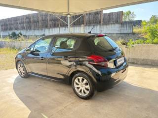 PEUGEOT 208 usata, con Autoradio