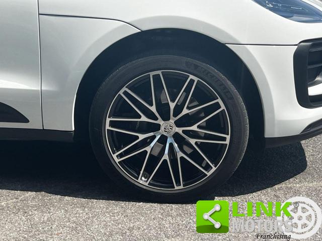 PORSCHE Macan usata, con Park Distance Control
