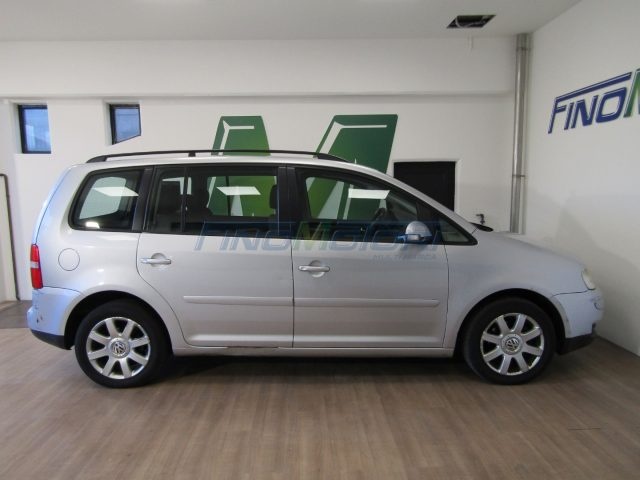 VOLKSWAGEN Touran usata, con Autoradio