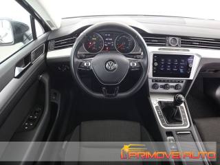 VOLKSWAGEN Passat Variant usata, con Airbag