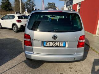 VOLKSWAGEN Touran usata, con Autoradio