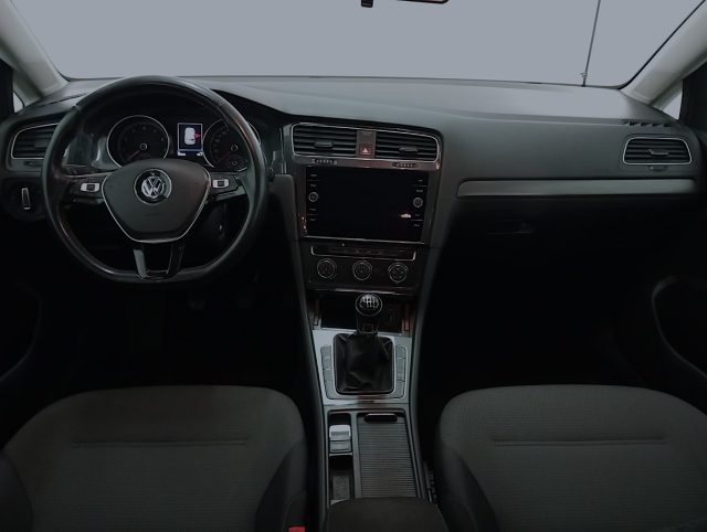 VOLKSWAGEN Golf usata, con USB