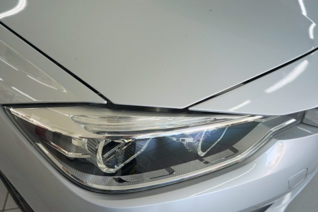 BMW 318 usata, con Fari LED